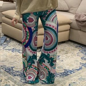 Fun printed palazzo pants ✨